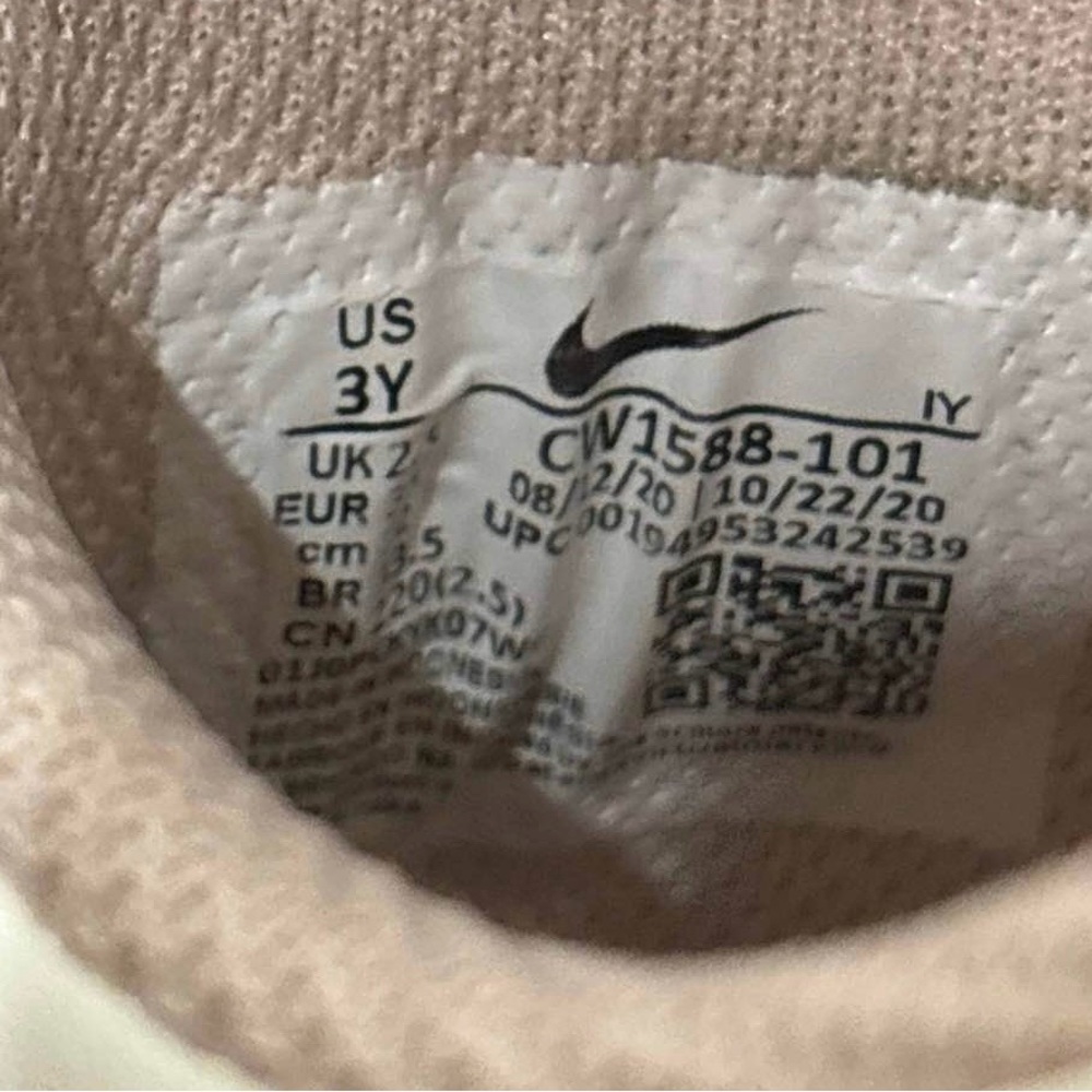 Nike Dunks - Picture 5 of 6